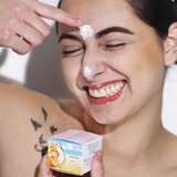 TheBalm To The Rescue® Dewy Glow ujednačavajuća hidratantna krema za sjajni izgled lica 30 ml | shoptok.hr