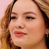 Benefit Gimme Brow+ Volumizing Pencil vodoodporen svinčnik za obrvi za volumen odtenek 2,5 Neutral Blonde 1,19 g | Shoptok.si