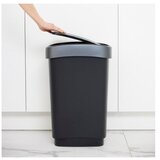 Rotho Crna/u srebrnoj boji plastična kanta za smeće 50 l Twist – | shoptok.hr