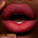 MAC Cosmetics Powder Kiss Liquid Lipcolour mat tekući ruž za usne nijansa Escandalo! 5 ml | shoptok.hr