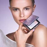 Nars Light Reflecting™ Prismatic Powder puder za osvetljevanje 10 g | Shoptok.si