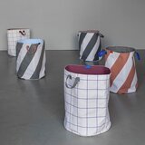 Mette Ditmer Denmark Opečnato oranžen/kremno bel tekstilni koš za perilo 5 l Diagonal – | Shoptok.si