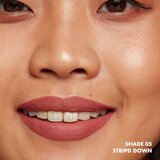 NYX Professional Makeup tekoča šminka - Lip Lingerie XXL Matte Liquid Lipstick - 05 Strip'd Down (LXXL05) | Shoptok.si