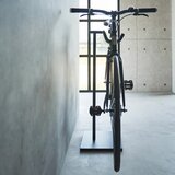 YAMAZAKI Stojalo za kolo Tower – | Shoptok.si