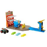 Hot Wheels Monster Trucks Explosive Garage igralni komplet | Shoptok.si