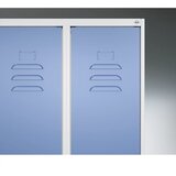 C+P Garderobna Z-omara Classic PLUS, 4 deli, svetlo sive / svetlo modre barve, Š 1200 mm, talni drsniki, vrtljiv zapah | Shoptok.si