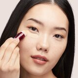 Maybelline Instant Anti Age Eraser tekoči korektor z aplikatorjem z gobico ugodno pakiranje odtenek 01 Light | Shoptok.si