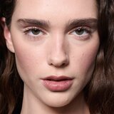 MAC Cosmetics Skinfinish Colourstruck rdečilo odtenek Film Noir Buff 4.5 g | Shoptok.si