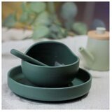 Petite & Mars Take&Match Silicone Plate krožnik s priseskom Misty Green 6 m+ 1 kos | Shoptok.si