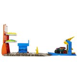 Hot Wheels Monster Trucks Explosive Garage igralni komplet | Shoptok.si