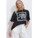 Trend Alaçatı Stili Women's Black Crew Neck Stoned Elephant Printed Oversize T-Shirt