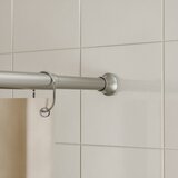 Umbra Palica za tu&amp;scaron; zaveso v mat srebrni barvi 106 - 182 cm Chroma &amp;ndash; Slike
