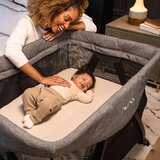 Nuna Prenosna posteljca SENA AIRE + rjuha Thyme | Shoptok.si