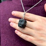 Epic Fantasy Shop lava kamen heart ogrlica