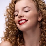 Catrice Glass Like Dewy Lip Tint visoko pigmentiran sijaj za ustnice z vlažilnim učinkom odtenek 060 The Happy Choice 3 ml | Shoptok.si