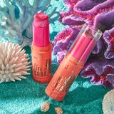 Essence LIFE in CORAL highlighter i rumenilo u jednom u sticku nijansa 01 Glowin' Coraltastic, Baby! 7 g | shoptok.hr