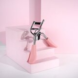 Brushworks Eyelash Curler Pink klešče za trepalnice 1 kos | Shoptok.si