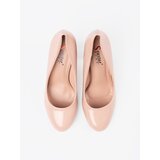 SEASTAR Light beige lacquered pumps on a heel | ePonuda.com