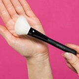 Artdeco Brushes Blusher Brush čopič za nanašanje rdečila 1 ks za ženske | Shoptok.si