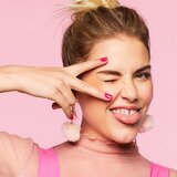 Benefit hello Happy Velvet Powder puder u prahu 7 g nijansa 4 Medium Neutral | shoptok.hr