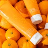 OLEHENRIKSEN Truth Juice Daily Cleanser čistilni gel za odstranjevanje ličil 150 ml | Shoptok.si