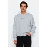 Trendyol Gray Men's Oversized Crew Neck Sweatshirt with Label Detail and Text Print. cene
