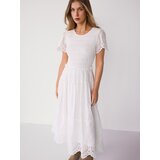 Reserved Pamučna haljina rupičasta uzorka - krem | shoptok.hr