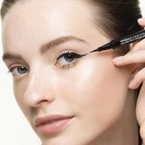 Korres Volcanic Minerals tekoče črtalo v peresu odtenek Black 1 ml | Shoptok.si