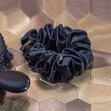 Crystallove Silk Scrunchie svilena elastika za lase Black 1 kos | Shoptok.si