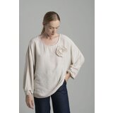 FASHION Beige oversize blouse with a decorative flower | ePonuda.com