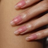 LONDONTOWN Kur Sheer Strength Nail Blush učvršćujuća i posvjetljujuća tonirana njega za nokte nijansa Poppy 12 ml | shoptok.hr