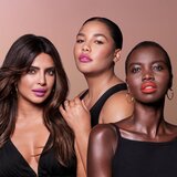 Max Factor x Priyanka Colour Elixir dolgoobstojna šminka z mat učinkom odtenek 82 Warm Sandalwood 6,5 g | Shoptok.si