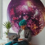  Okrugla fototapeta - Magenta disco ball 140x140 | shoptok.hr