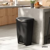 Umbra Crna plastična kanta za smeće s pedalom 50 l Brim – | shoptok.hr
