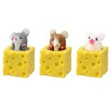 Ozzo Squeezy cheese, gumena igračka, miš i sir, miks Ozzo Squeezy cheese, gumena igračka, miš i sir, miks Slike