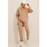 Trend Alaçatı Stili Women's Dark Beige Crew Neck T-Shirt with Side Slits And Two Pockets Trousers Crepe Knitted