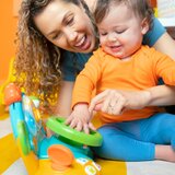 Bright Starts Lights & Colors Driver aktivna igračka s melodijom 6 m+ 1 kom | shoptok.hr