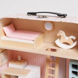 Ginger Home dečija drvena kućica sa koferom, prenosiva mini kuc?ica za lutke sa nameštajem i dodacima, roze ( W06A651 ) | Eponuda.com