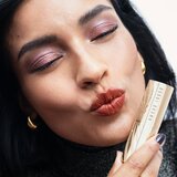 Bobbi Brown Holiday Luxe Lipstick visoko pigmentirana kremasta šminka odtenek Sweet Cherry 3.5 g | Shoptok.si