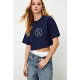 Trendyol Navy Blue 100% Cotton Embroidered Crop Crew Neck Knitted T-Shirt Cene