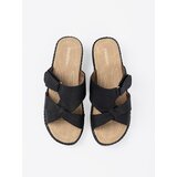Shelvt Black flip-flops on a low wedge | ePonuda.com