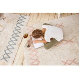 Lorena Canals Rožnata/kremno bela pralna ročno tkana bombažna preproga 120x160 cm Atlas Natural – | Shoptok.si
