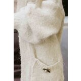 numoco basic 628-1 Fashionable oversized cardigan with a decorative brooch and practical pockets - beige | Shoptok.si