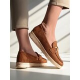 Resti Women's low shoes with a decoration on the toe | ePonuda.com