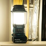 Makita akumulatorski radio sa svjetiljkom DMR056 | shoptok.hr