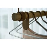 LIND DNA Stensko stojalo za oblačila iz masivnega hrasta v naravni barvi 80x200x4 cm Swing M – | Shoptok.si