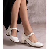 Gemre White pumps with a strap on a block heel lyraa | ePonuda.com