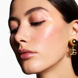 Dolce & Gabbana Glazelighter All Over Highlighter highlighter za tijelo i lice nijansa 00 Multiversal - Opalescent Shimmer 11.6 g | shoptok.hr