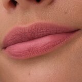 Catrice Blur-Real kremasti ruž za usne s mat efektom nijansa 040 Berry Dusk 3.5 ml | shoptok.hr