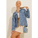 Trend Alaçatı Stili Women's Blue Double Pockets Crop Jacket with Scalloped Embroidery